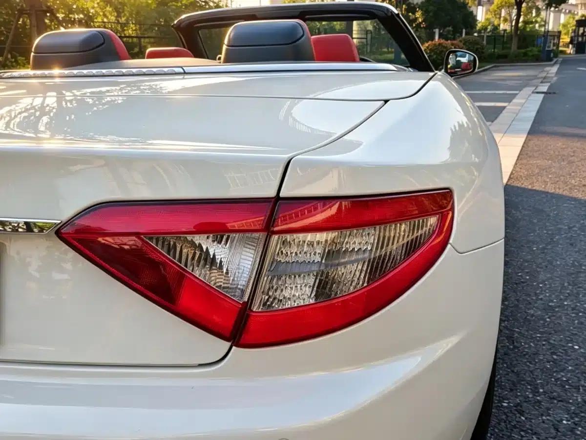 2012 GranCabrio 4.7L Sport — миниатюра 8
