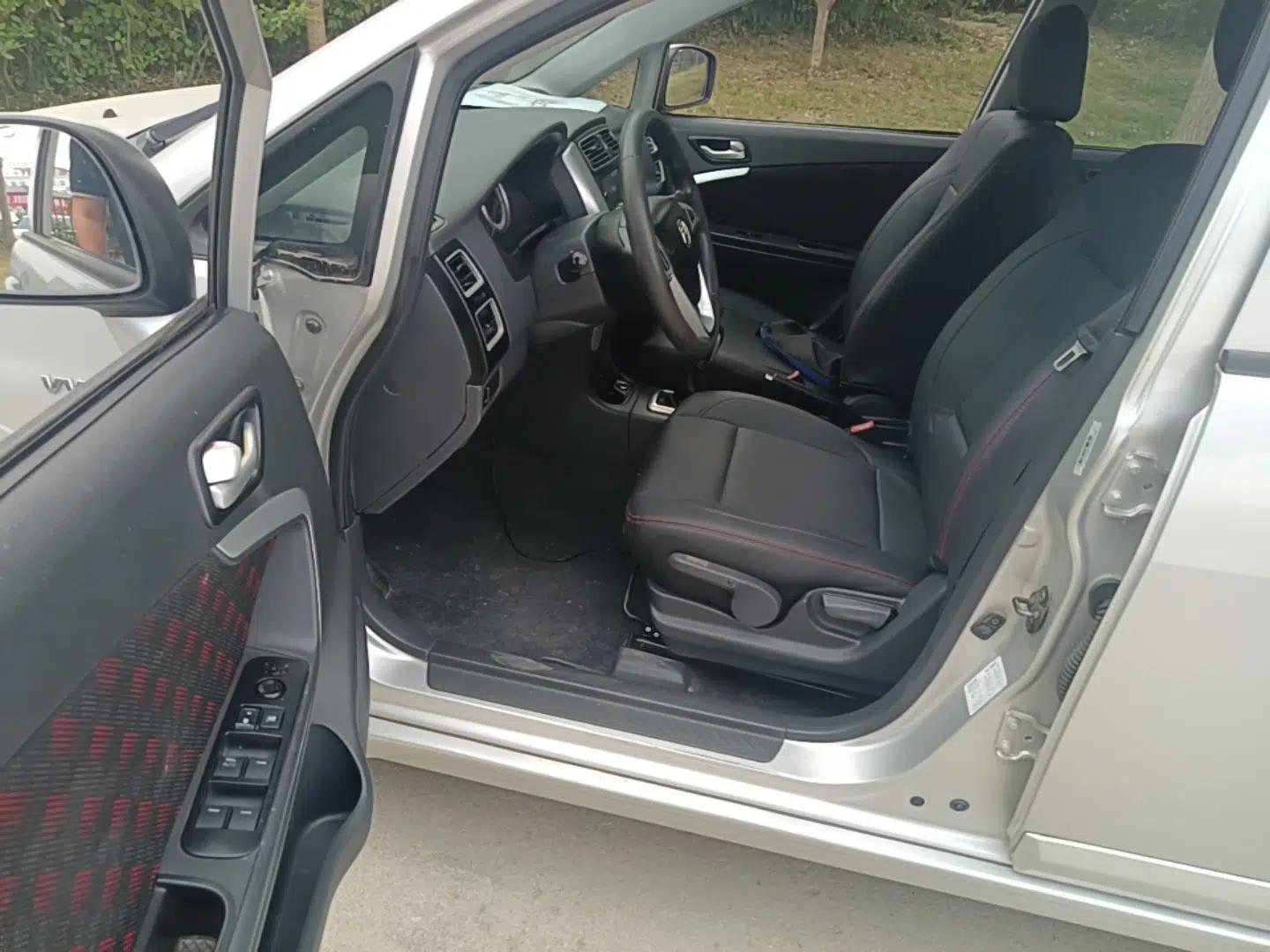 Suzuki Liana A6 2014 Hatchback 1.4L Manual Ideal Model — миниатюра 18