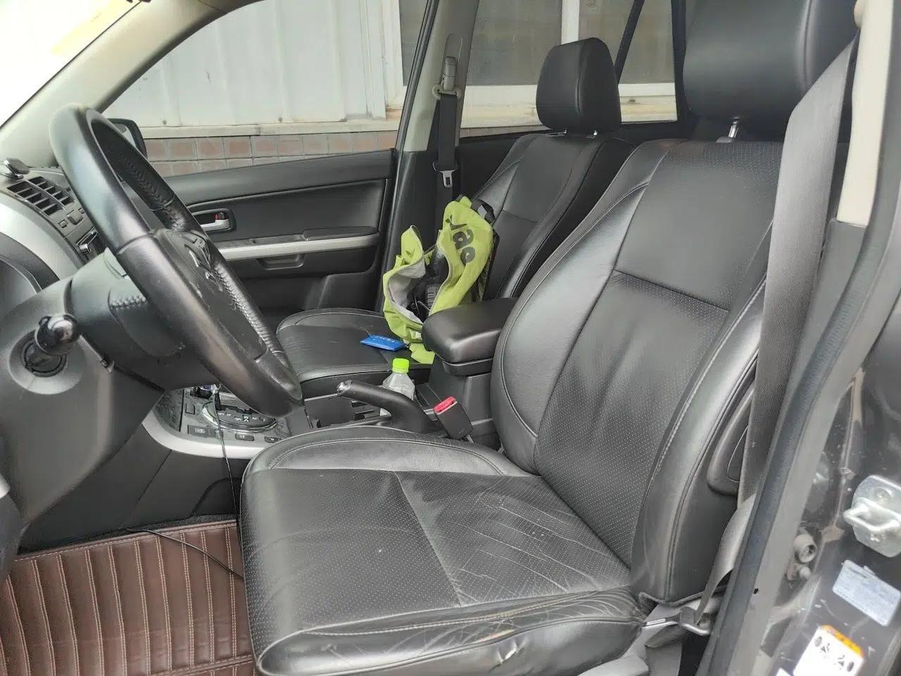 Suzuki Grand Vitara 2012 2.4L AT Luxury Navigation 5-Door Version — миниатюра 15