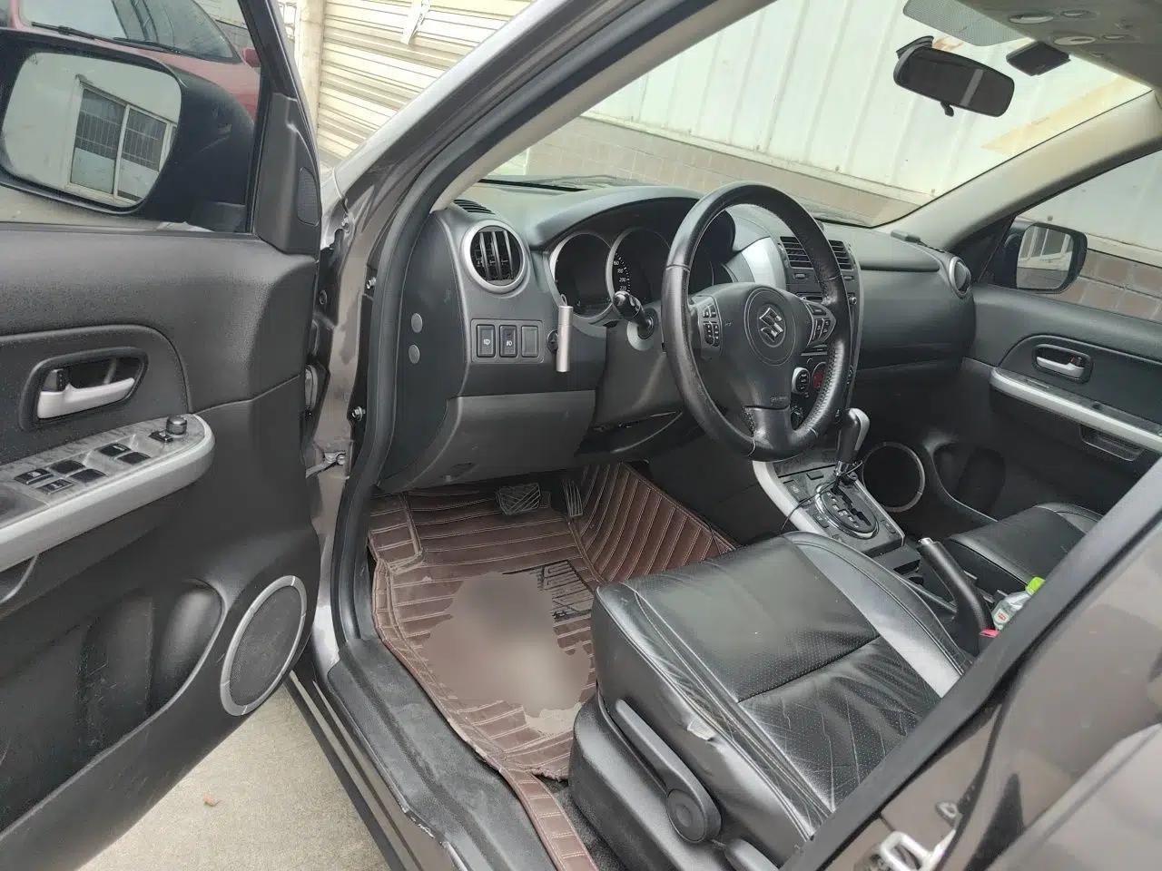 Suzuki Grand Vitara 2012 2.4L AT Luxury Navigation 5-Door Version — миниатюра 16