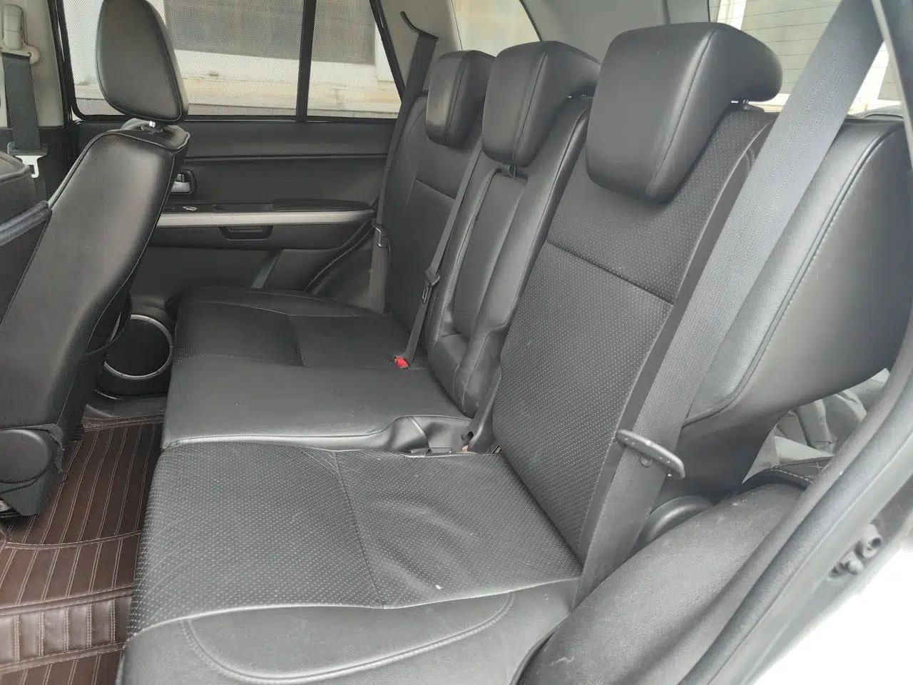 Suzuki Grand Vitara 2012 2.4L AT Luxury Navigation 5-Door Version — миниатюра 17