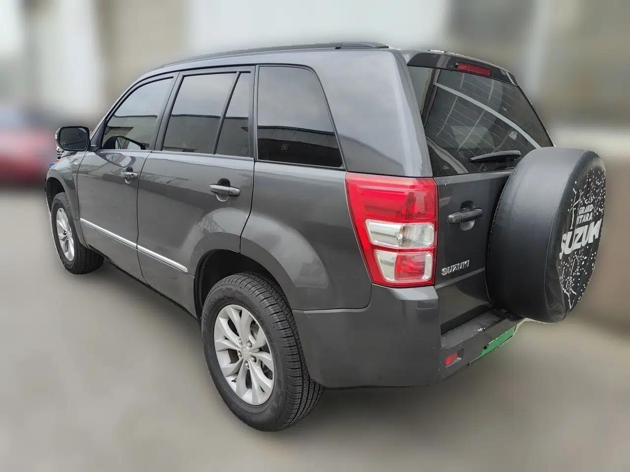 Suzuki Grand Vitara 2012 2.4L AT Luxury Navigation 5-Door Version — миниатюра 4