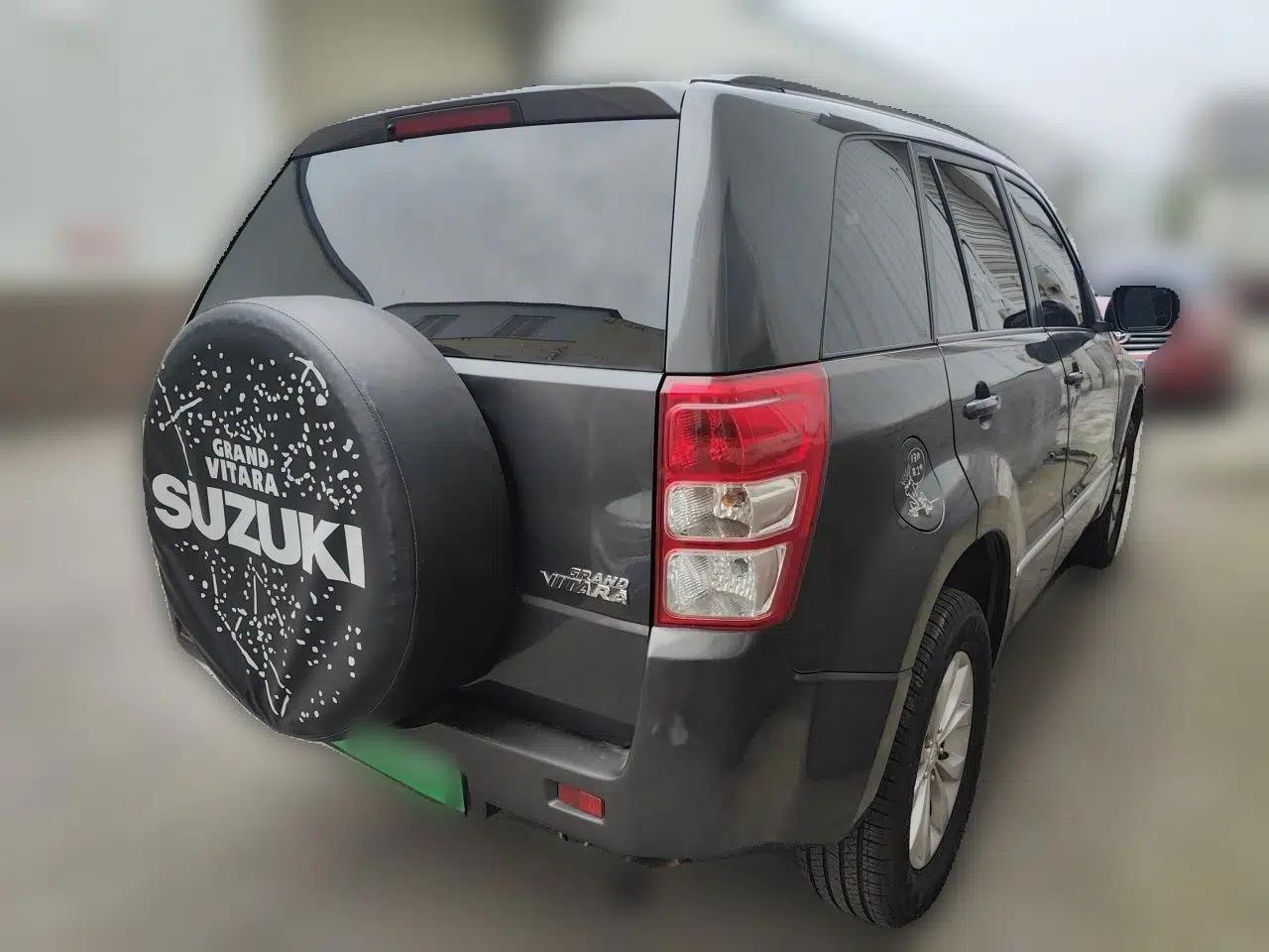 Suzuki Grand Vitara 2012 2.4L AT Luxury Navigation 5-Door Version — миниатюра 6