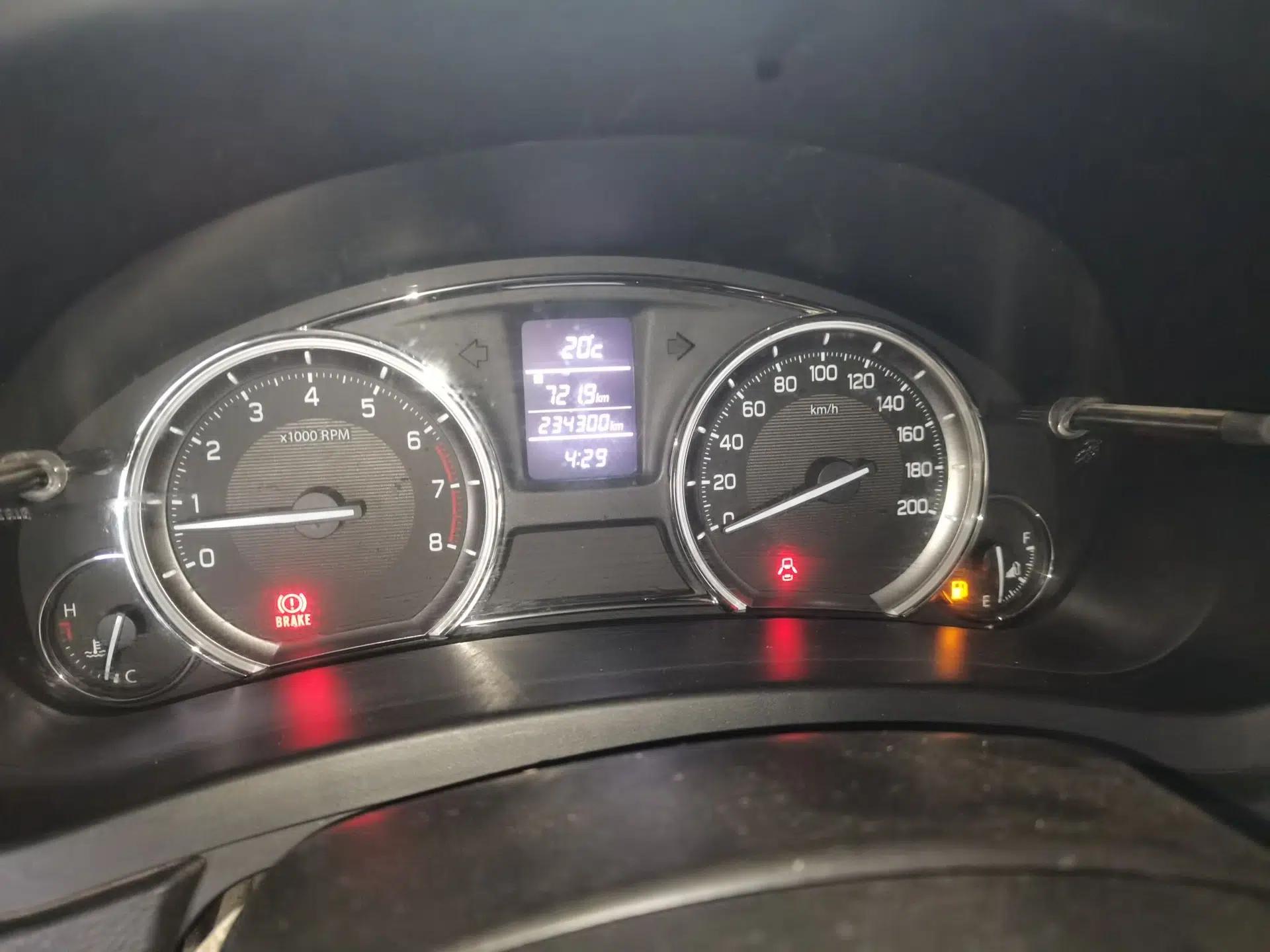 Suzuki Alivio 2015 1.6L Manual Comfort Model — миниатюра 12