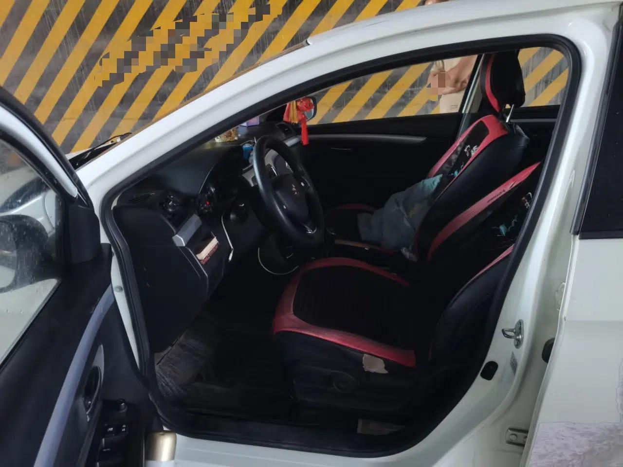 Suzuki Alivio 2015 1.6L Manual Comfort Model — миниатюра 15