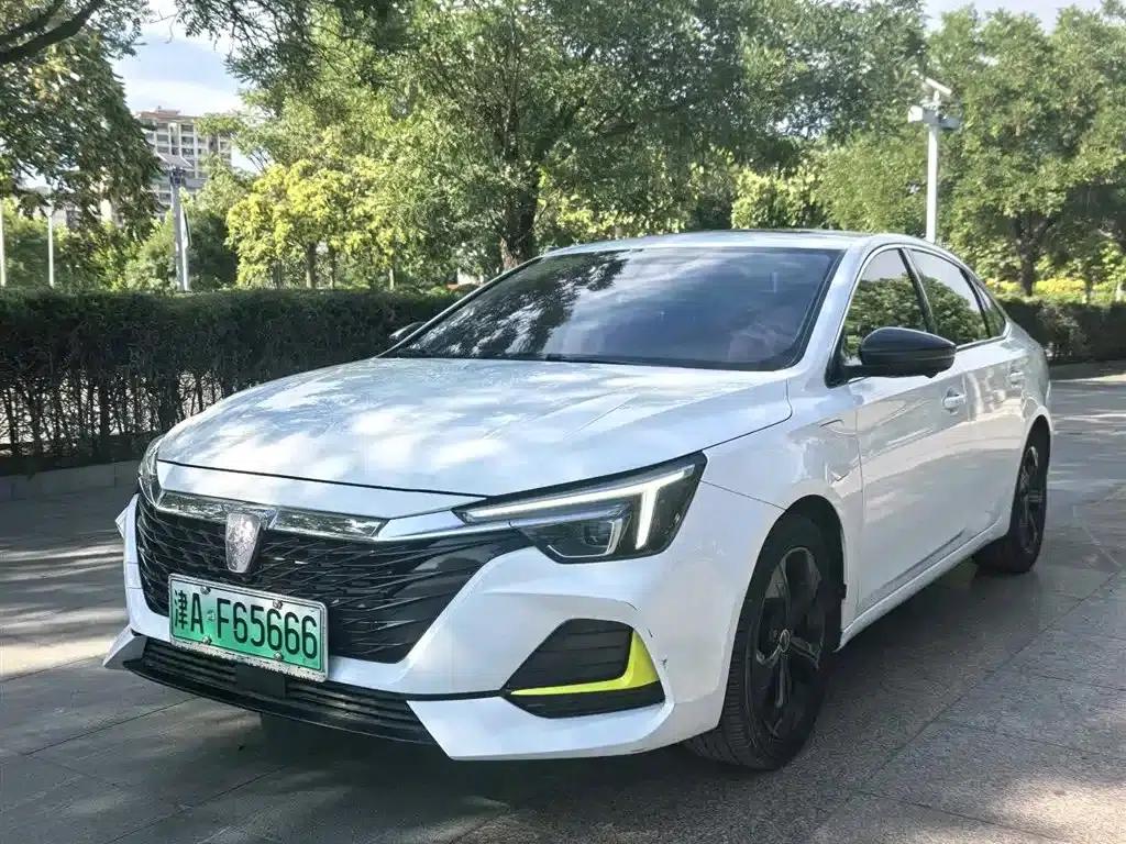 Roewe i6 MAX New Energy 2020 1.5T PHEV Cool Edition — миниатюра 1