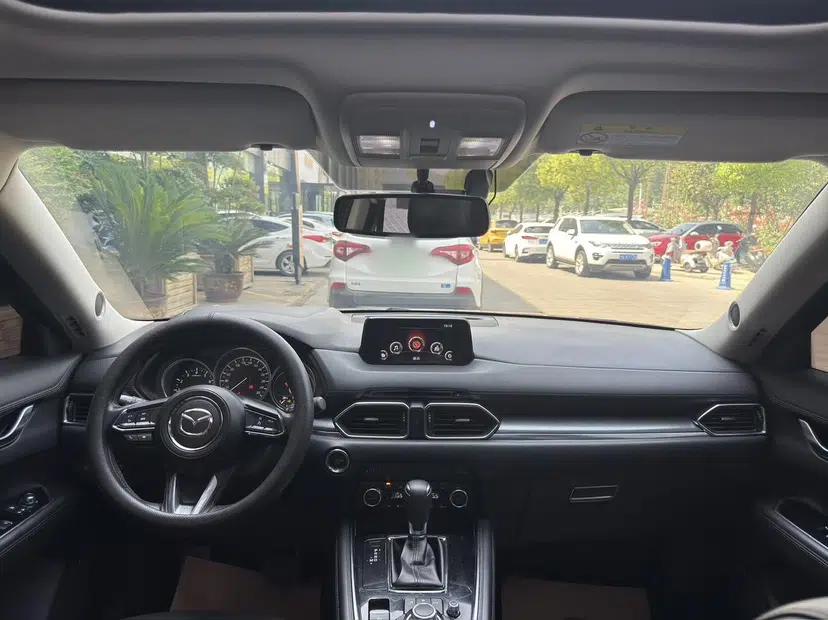 Mazda CX-8 2019 2.5L Four-Wheel Drive Deluxe Edition — миниатюра 35