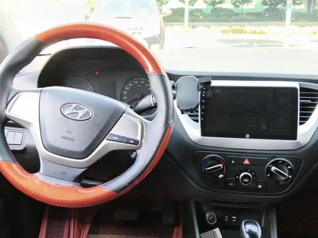 2016 Hyundai Verna 1.4L Automatic GLS (Cool Edition) — миниатюра 13