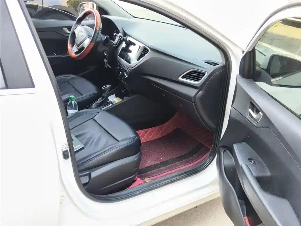 2016 Hyundai Verna 1.4L Automatic GLS (Cool Edition) — миниатюра 20