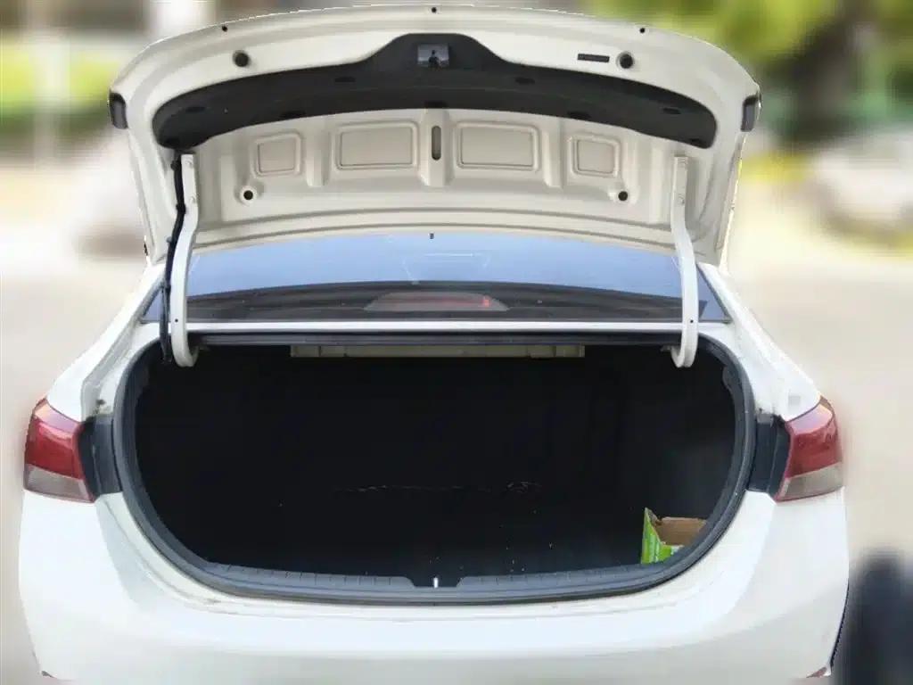 2016 Hyundai Verna 1.4L Automatic GLS (Cool Edition) — миниатюра 10