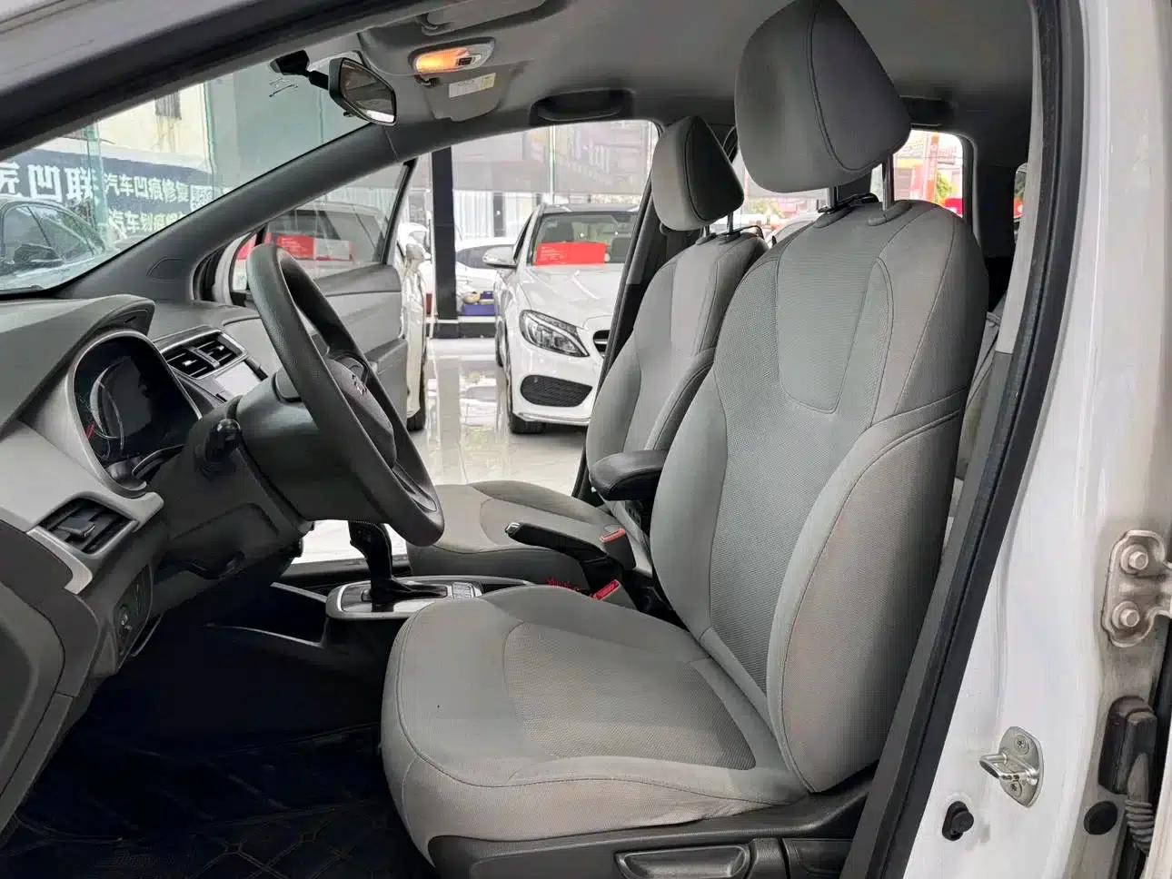 Chevrolet Aveo RV 2016 1.5L Automatic Comfortline Edition — миниатюра 7