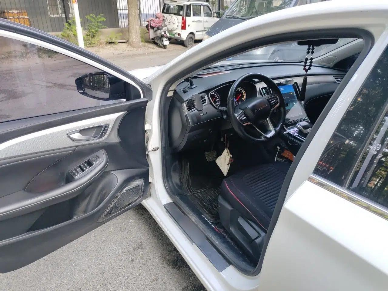 Roewe i6 MAX New Energy 2020 1.5T PHEV Sporty Cool Edition — миниатюра 16
