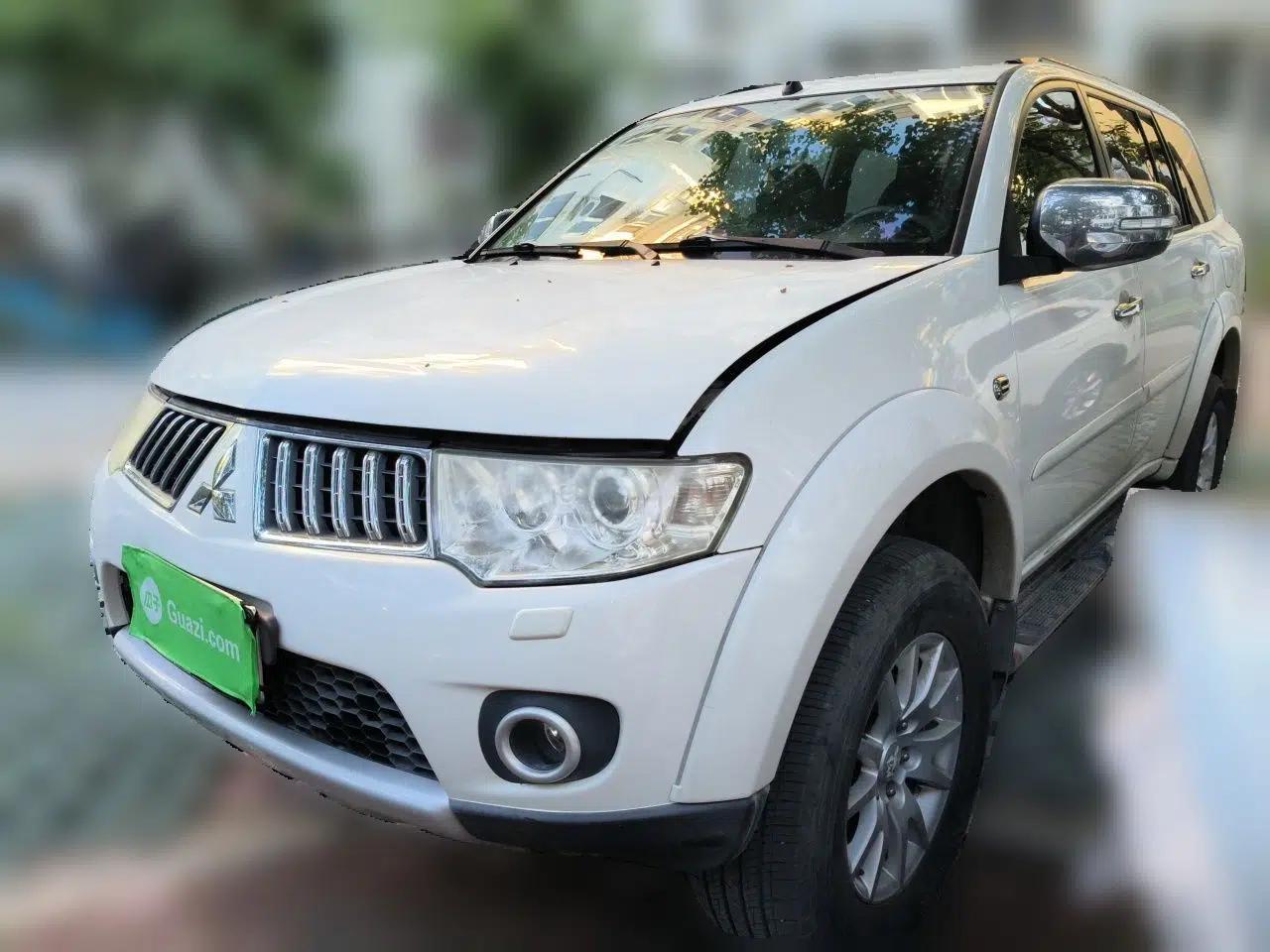 Mitsubishi Pajero Sport 2011 3.0L Luxury Navigation Edition — миниатюра 1