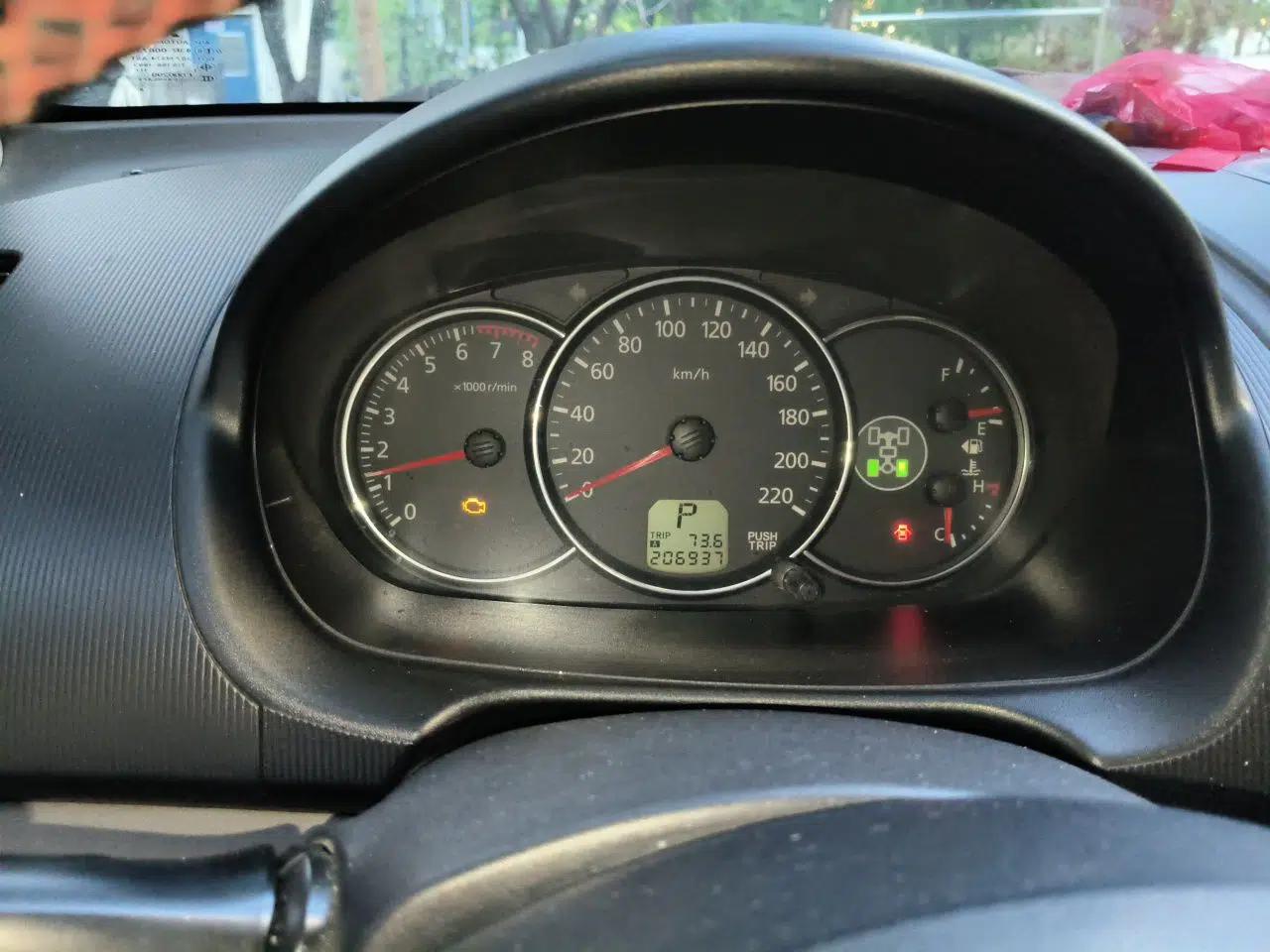 Mitsubishi Pajero Sport 2011 3.0L Luxury Navigation Edition — миниатюра 11