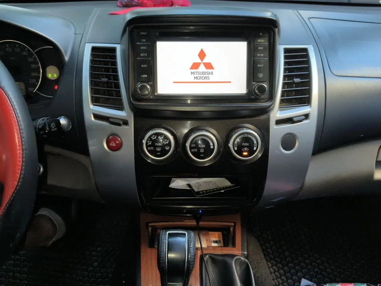 Mitsubishi Pajero Sport 2011 3.0L Luxury Navigation Edition — миниатюра 13