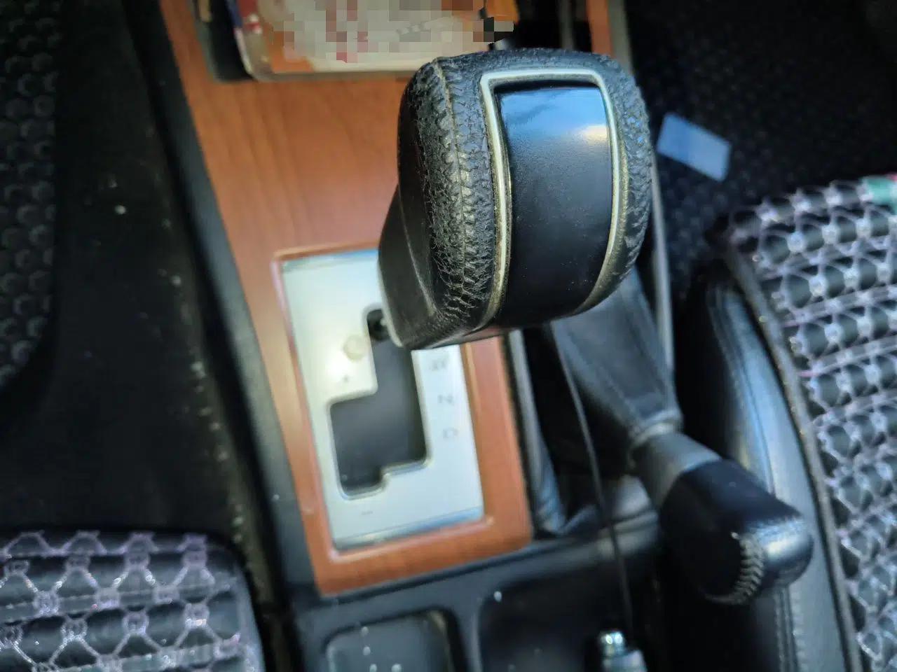 Mitsubishi Pajero Sport 2011 3.0L Luxury Navigation Edition — миниатюра 14