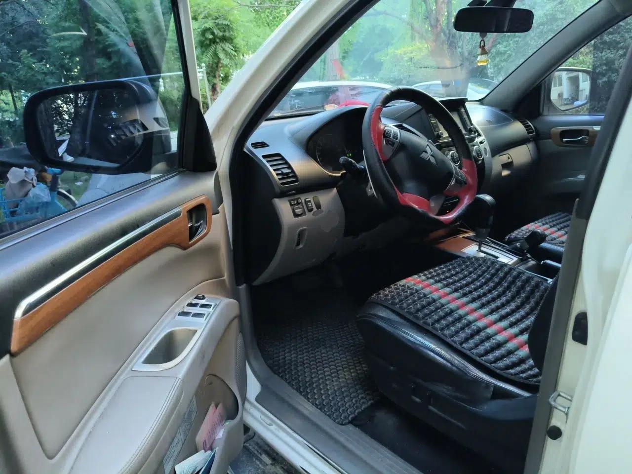 Mitsubishi Pajero Sport 2011 3.0L Luxury Navigation Edition — миниатюра 16