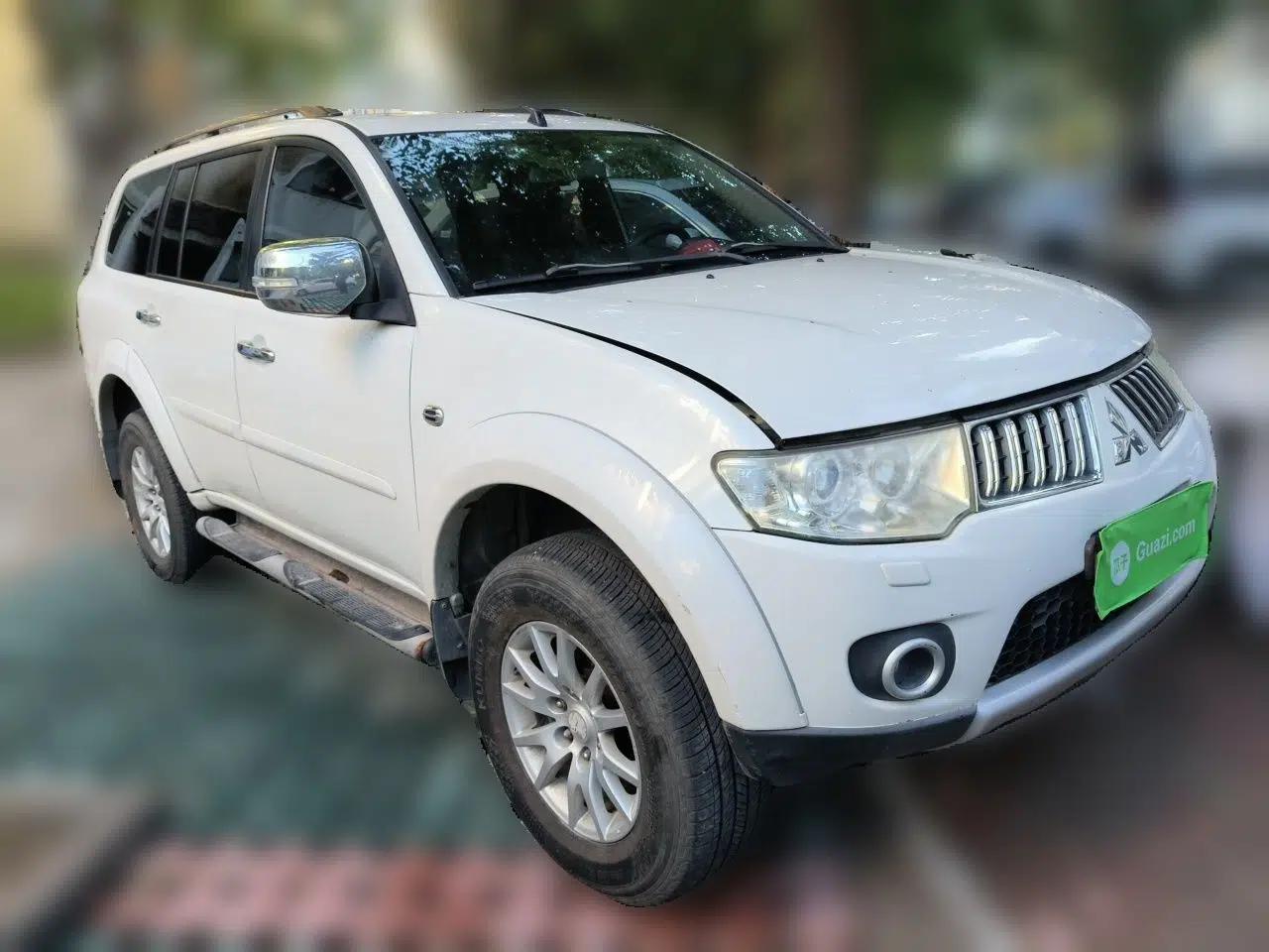 Mitsubishi Pajero Sport 2011 3.0L Luxury Navigation Edition — миниатюра 3