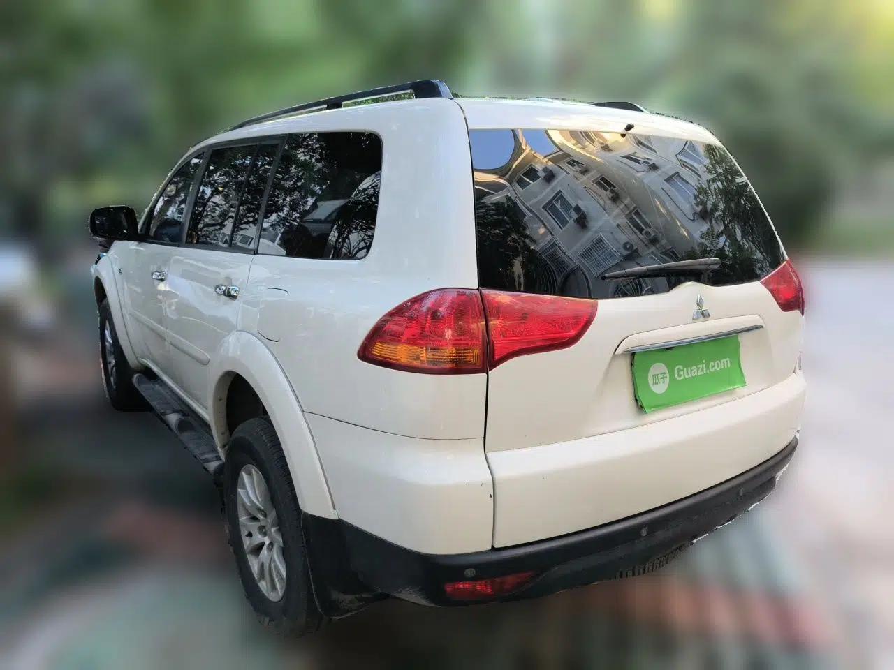Mitsubishi Pajero Sport 2011 3.0L Luxury Navigation Edition — миниатюра 4