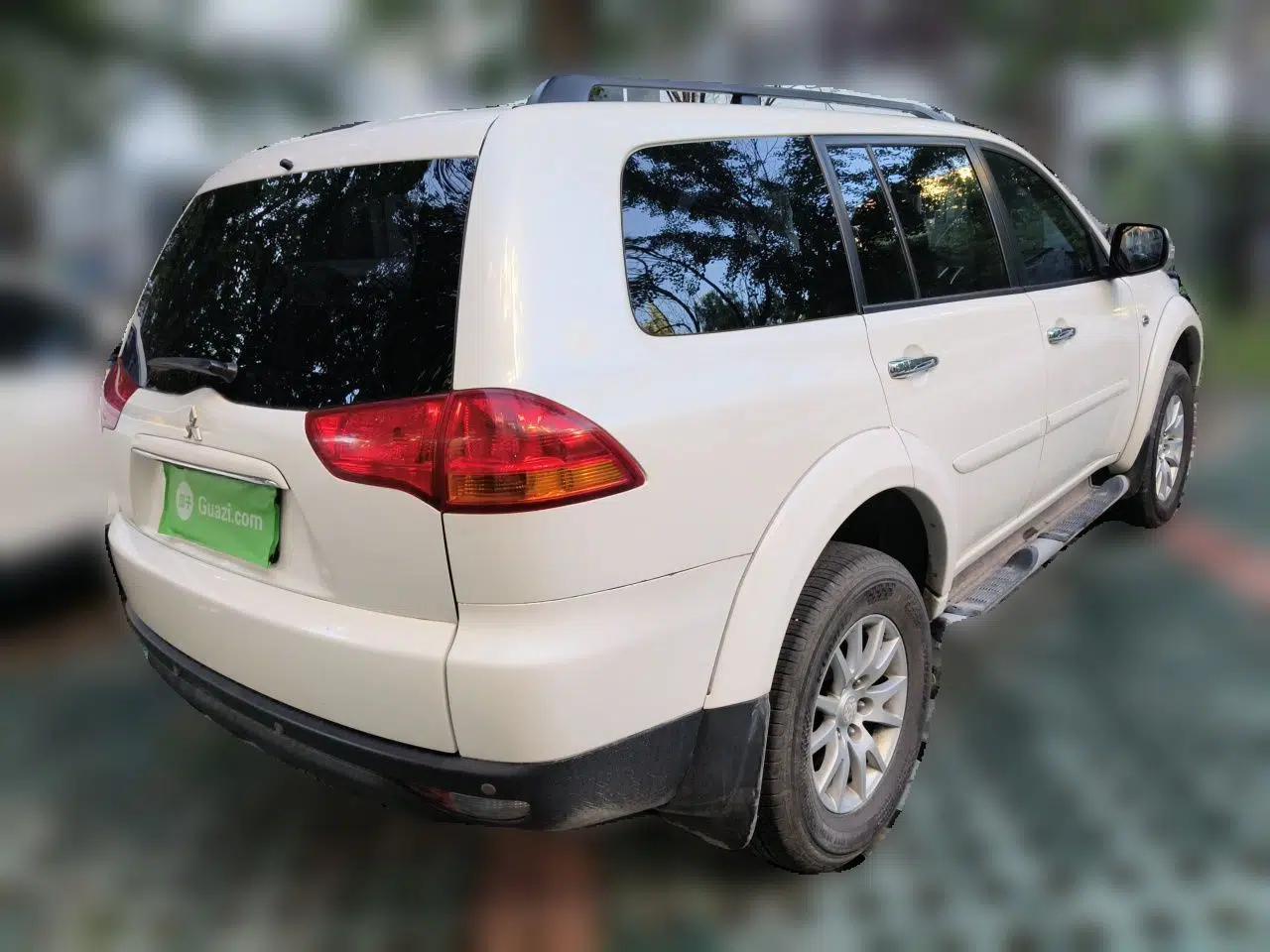 Mitsubishi Pajero Sport 2011 3.0L Luxury Navigation Edition — миниатюра 6