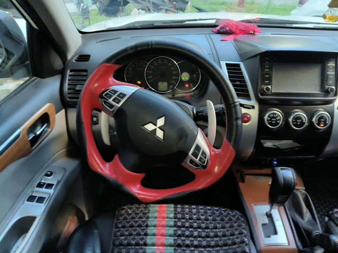 Mitsubishi Pajero Sport 2011 3.0L Luxury Navigation Edition — миниатюра 10