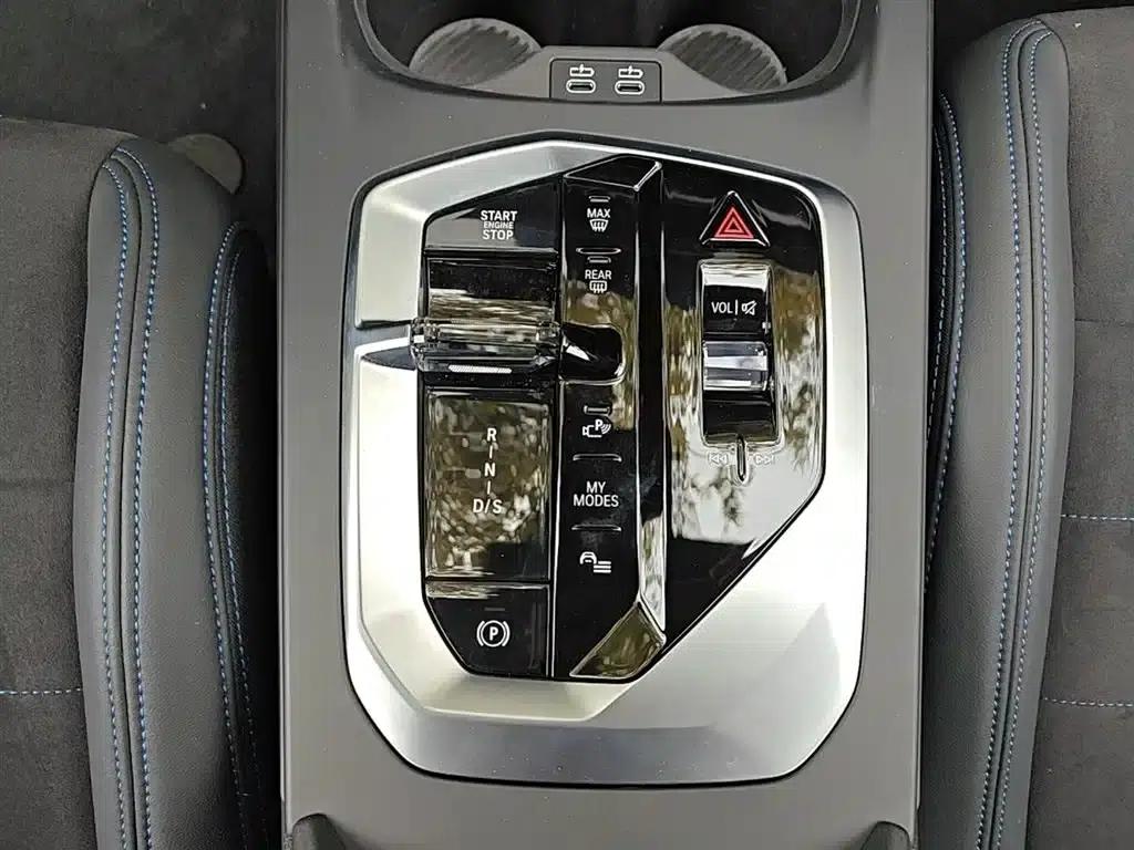 2025 BMW M235L — миниатюра 11