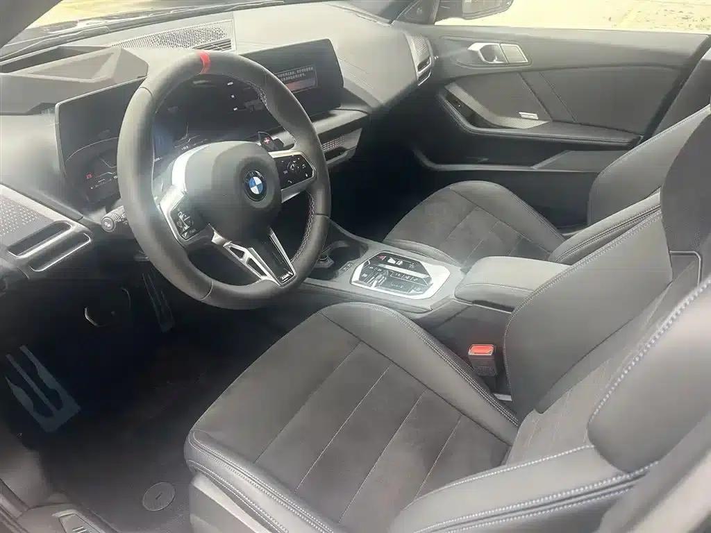2025 BMW M235L — миниатюра 9