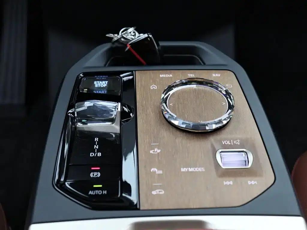 BMW iX M60 2022 M60 — миниатюра 18