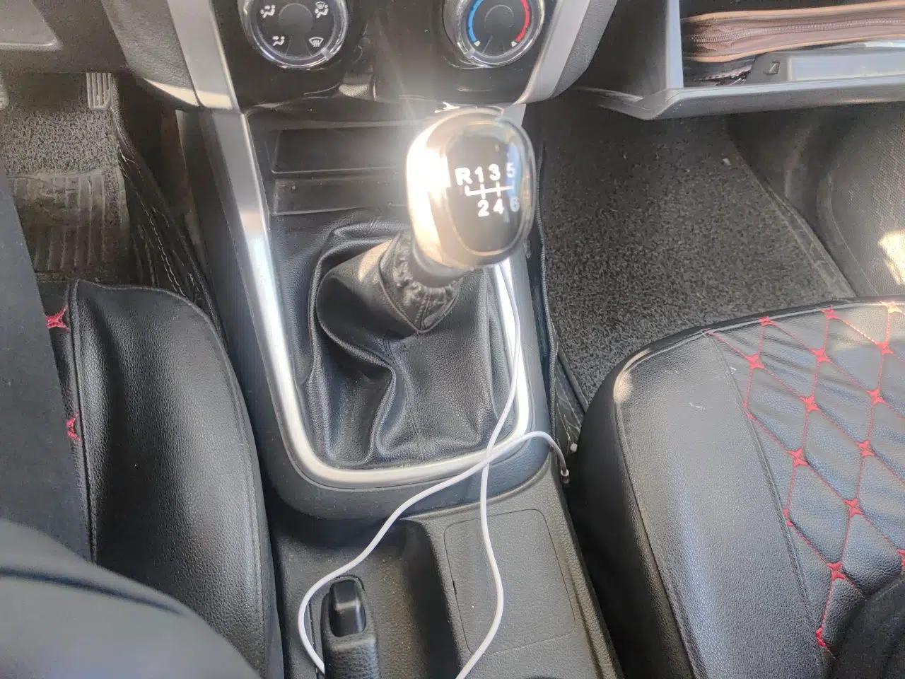 Isuzu D-MAX 2018 2.5T Two-Wheel-Drive Base Version JE4D25Q5A — миниатюра 13