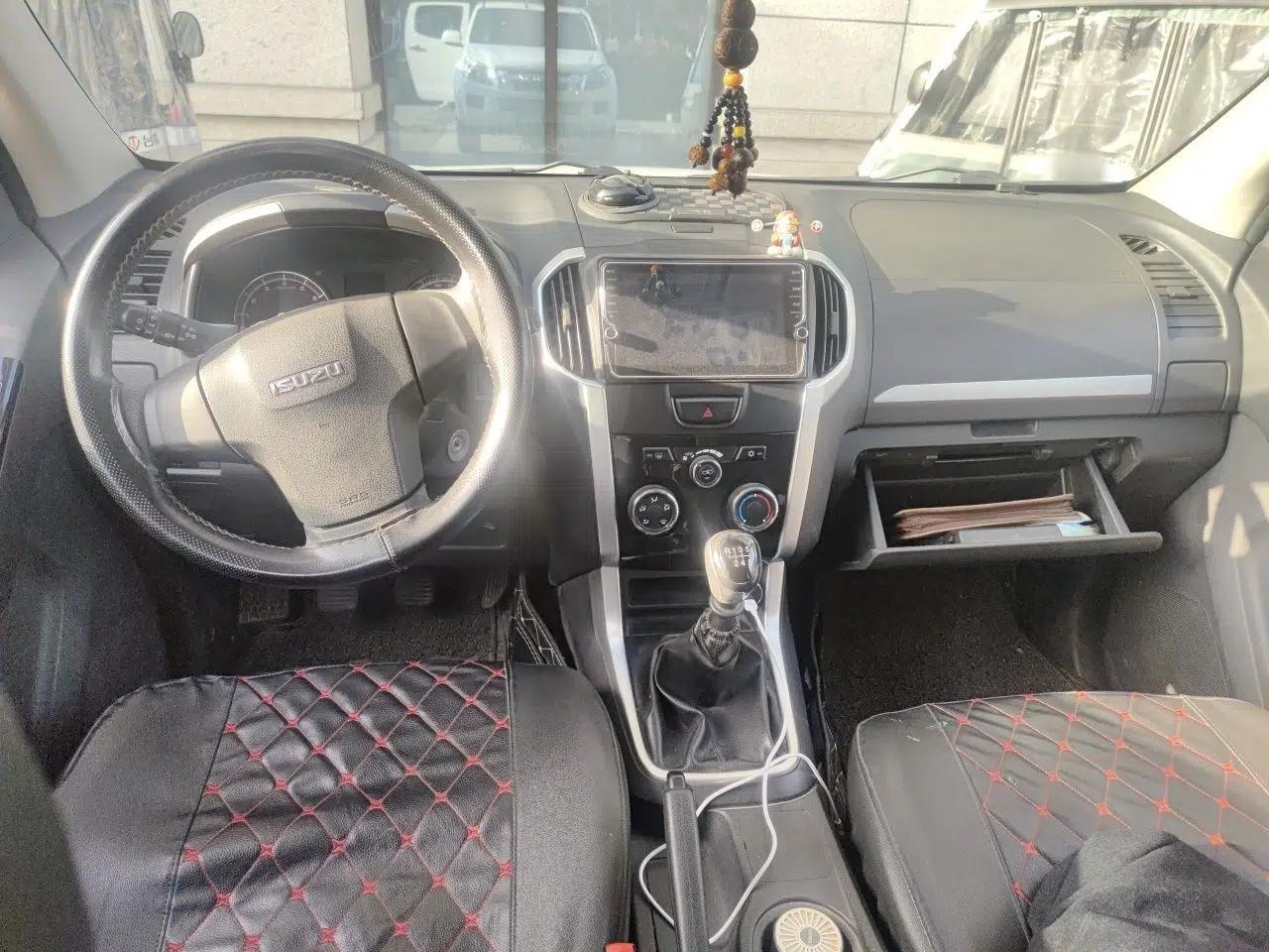 Isuzu D-MAX 2018 2.5T Two-Wheel-Drive Base Version JE4D25Q5A — миниатюра 18