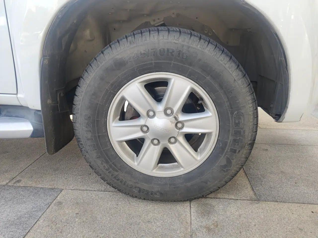 Isuzu D-MAX 2018 2.5T Two-Wheel-Drive Base Version JE4D25Q5A — миниатюра 8