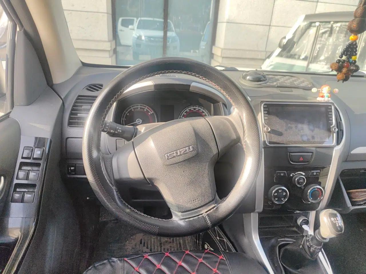 Isuzu D-MAX 2018 2.5T Two-Wheel-Drive Base Version JE4D25Q5A — миниатюра 9