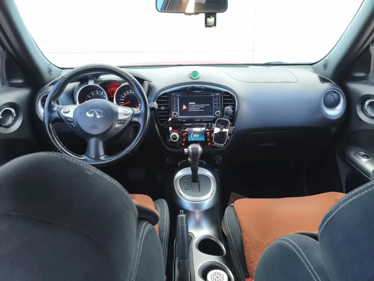 Infiniti ESQ 2014 1.6L Spontaneous Edition — миниатюра 9