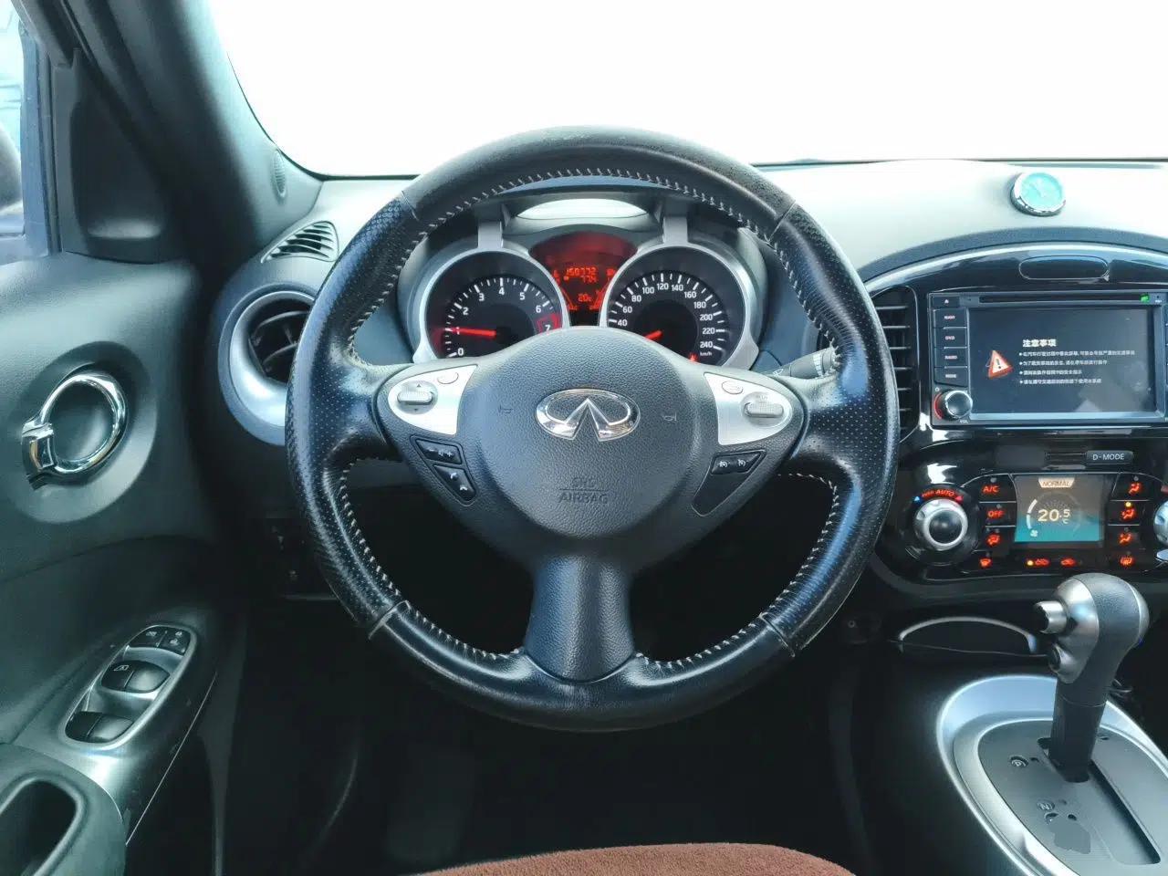 Infiniti ESQ 2014 1.6L Spontaneous Edition — миниатюра 10