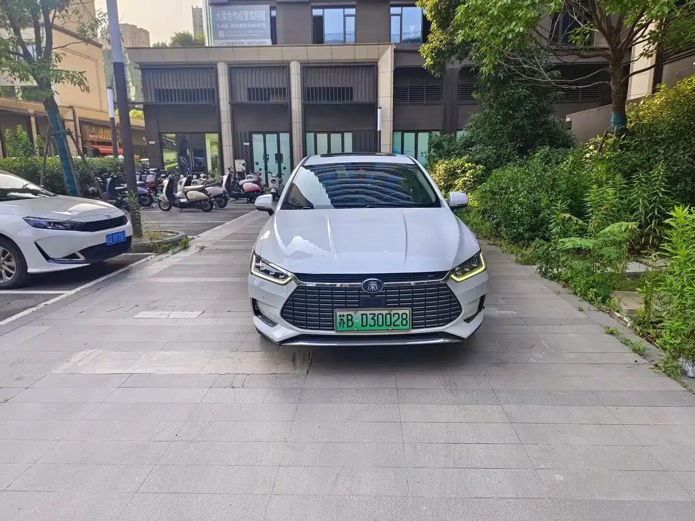 Qin Pro New Energy 2019 EV Super Edition High-Power Intelligent Connectivity Leading Model — миниатюра 2