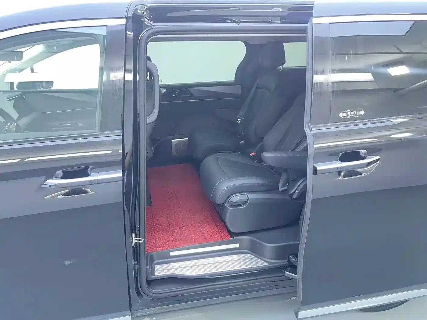 BYD M9 2025 1060 Navigator Edition — миниатюра 8
