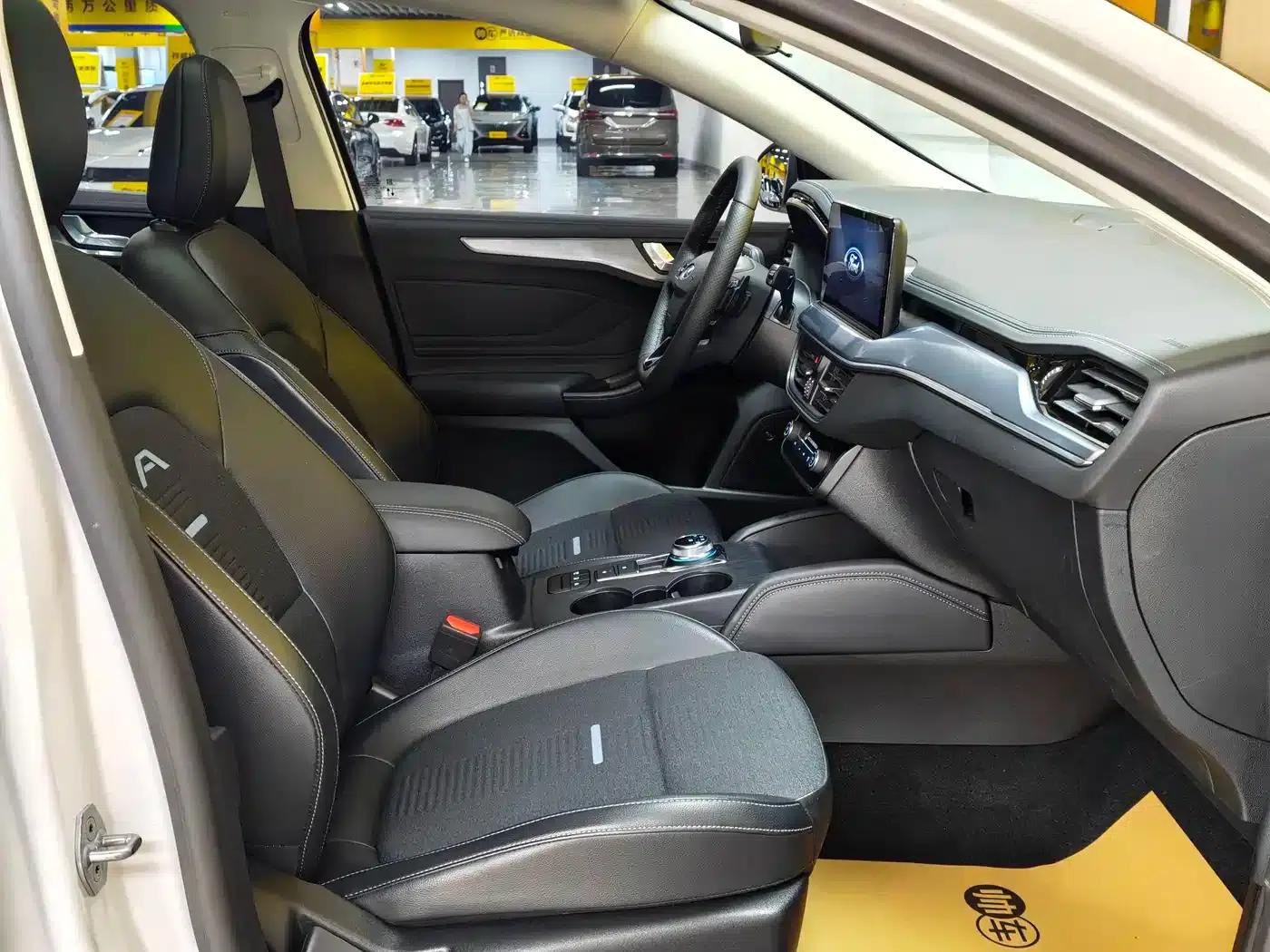 2021 Ford Focus Active EcoBoost 180 Automatic Trend Edition — миниатюра 14