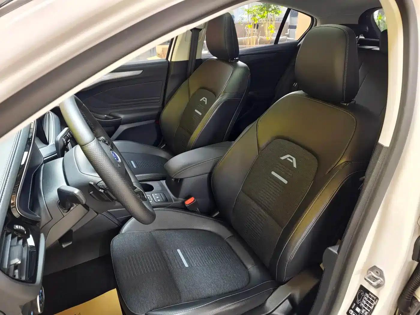2021 Ford Focus Active EcoBoost 180 Automatic Trend Edition — миниатюра 15