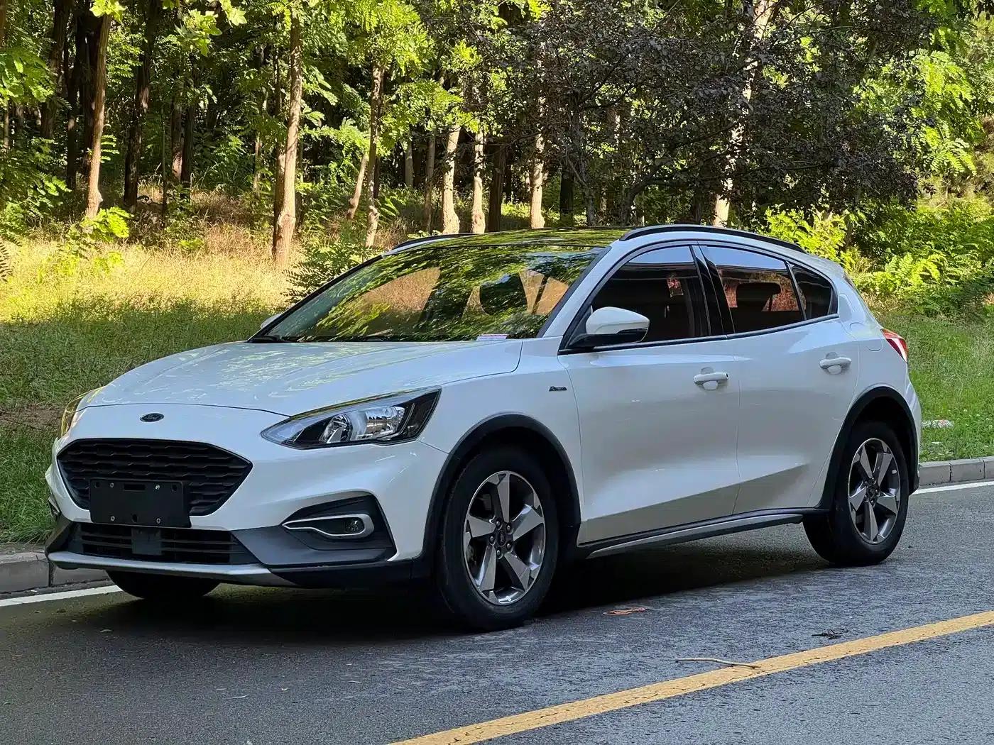 2021 Ford Focus Active EcoBoost 180 Automatic Trend Edition — миниатюра 1
