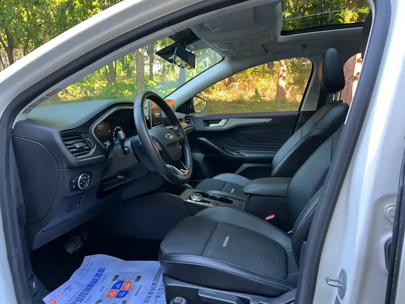2021 Ford Focus Active EcoBoost 180 Automatic Trend Edition — миниатюра 4