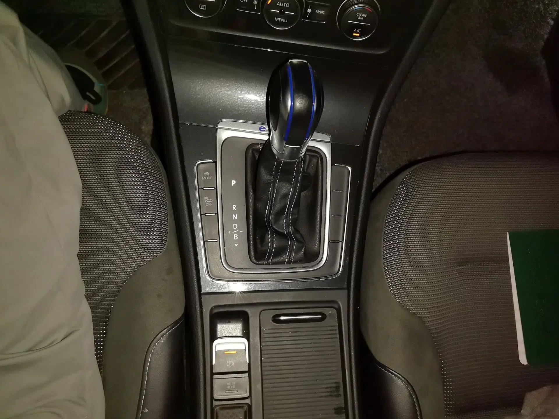 Volkswagen Golf Pure Electric 2020 Chari — миниатюра 14