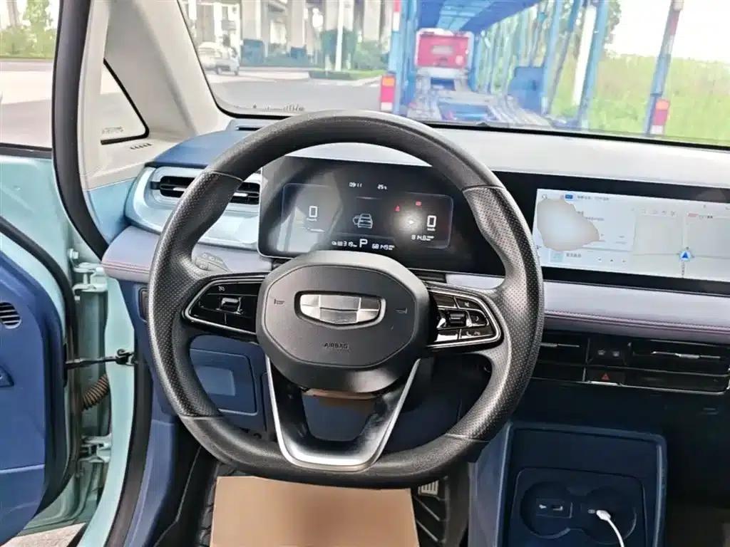 Geely Geometry E Firefly 2023 Model 320KM Cute Tiger 5-Seater — миниатюра 11