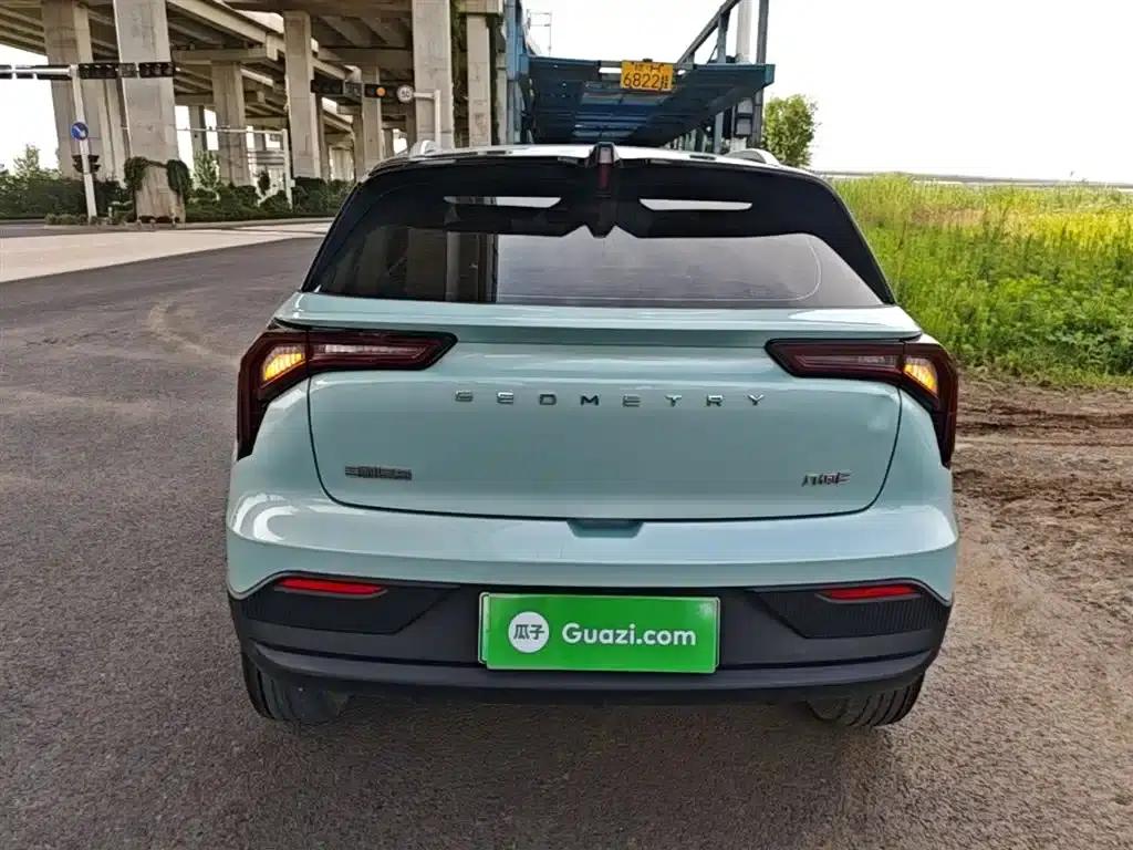 Geely Geometry E Firefly 2023 Model 320KM Cute Tiger 5-Seater — миниатюра 6