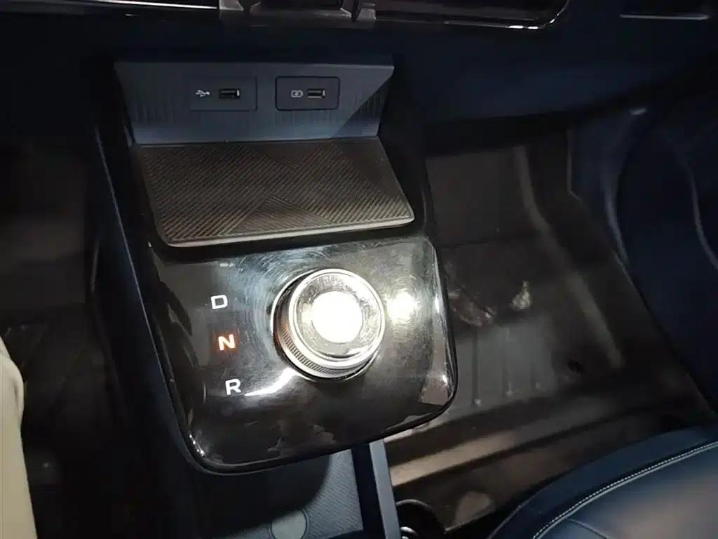 Geely Geometry E Firefly 2022 Model 320KM Cute Tiger 4-Seater — миниатюра 14