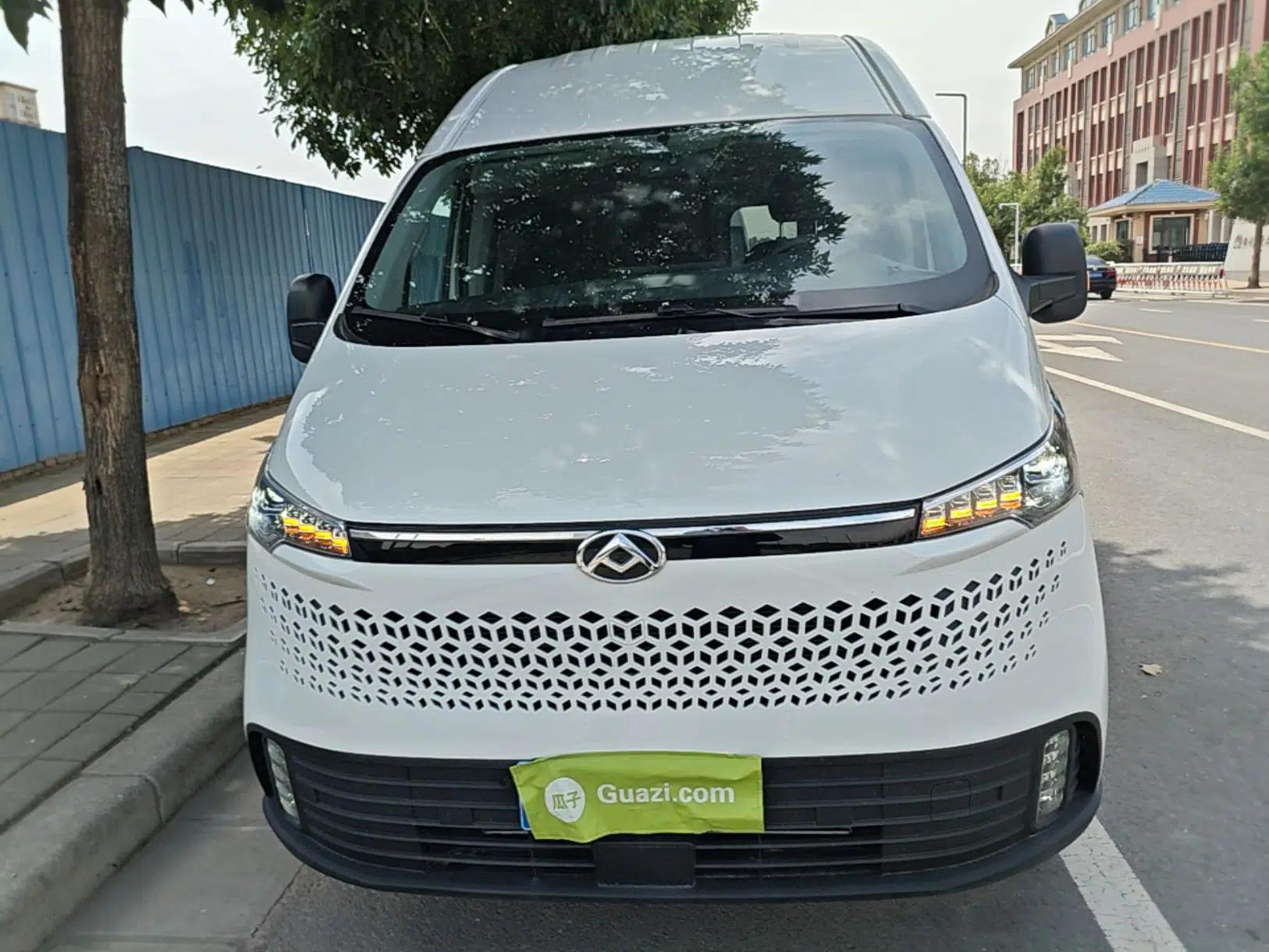 SAIC MAXUS Xintu V70 2023 2.0T Elite Edition Automatic Long Wheelbase Mid-Height 6/7 Seats — миниатюра 2