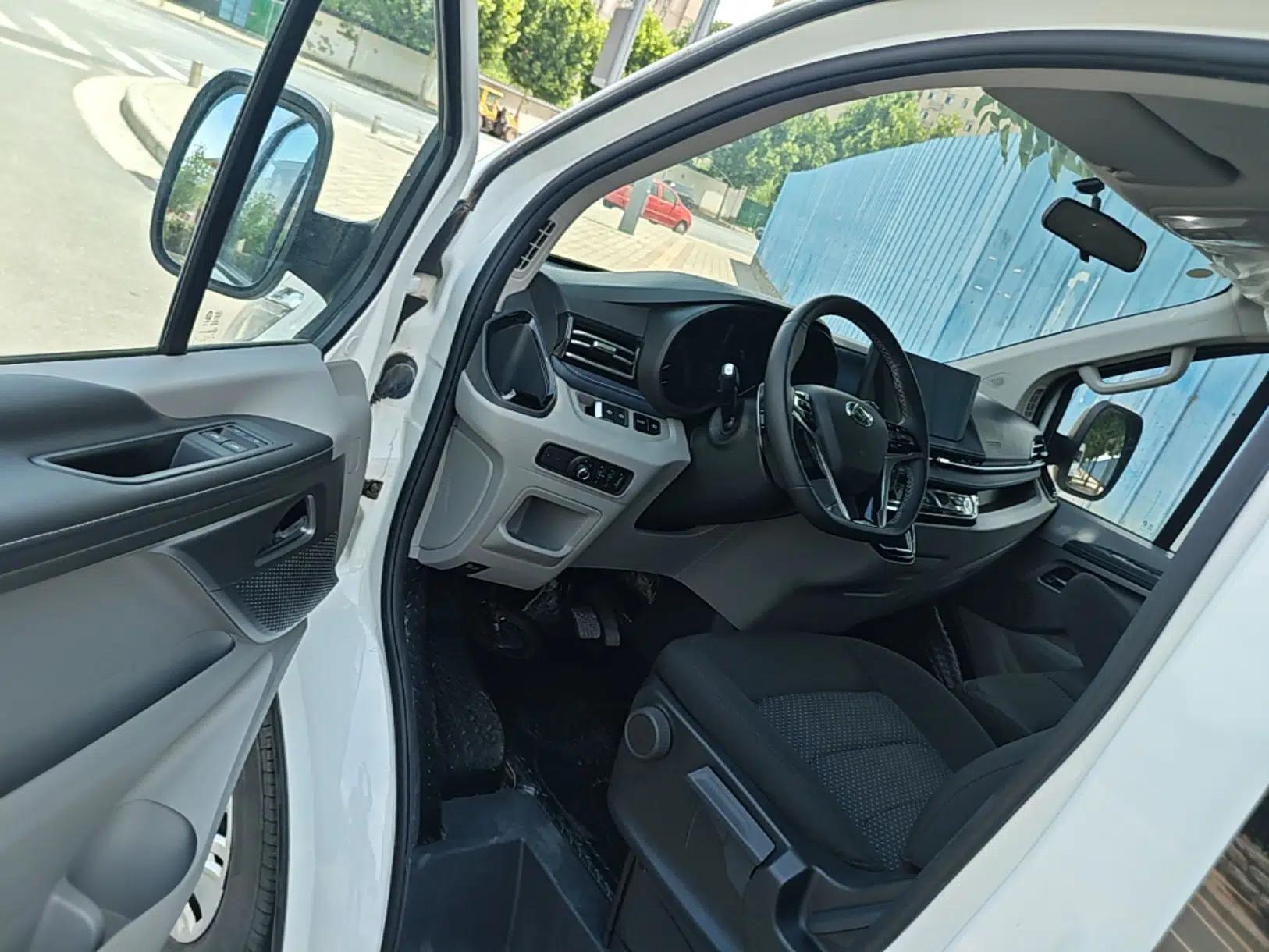 SAIC MAXUS Xintu V70 2023 2.0T Elite Edition Automatic Long Wheelbase Mid-Height 6/7 Seats — миниатюра 23