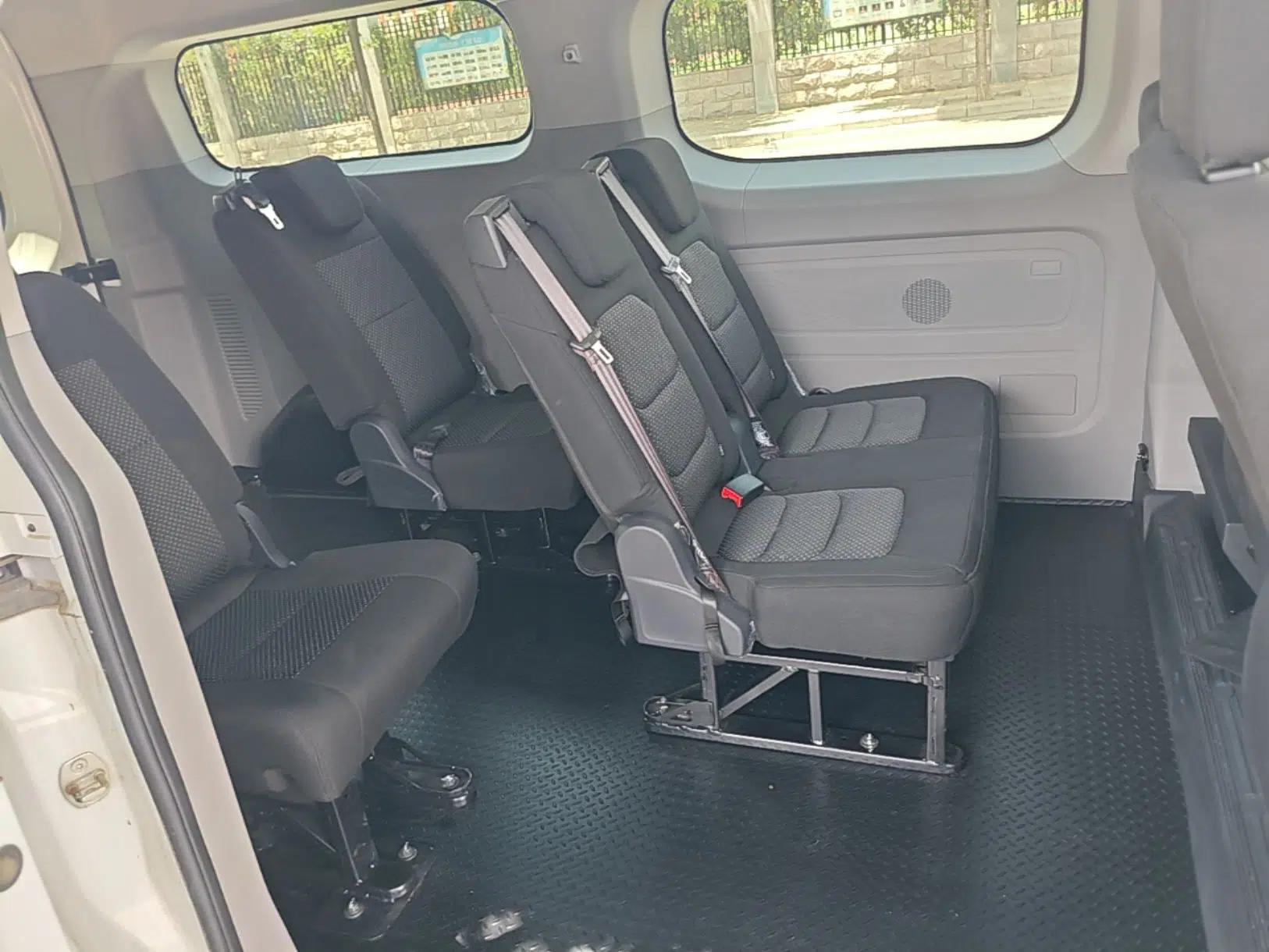 SAIC MAXUS Xintu V70 2023 2.0T Elite Edition Automatic Long Wheelbase Mid-Height 6/7 Seats — миниатюра 25
