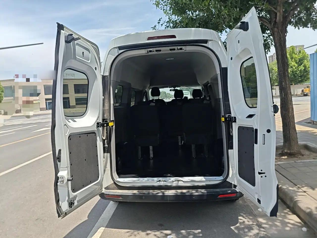 SAIC MAXUS Xintu V70 2023 2.0T Elite Edition Automatic Long Wheelbase Mid-Height 6/7 Seats — миниатюра 27