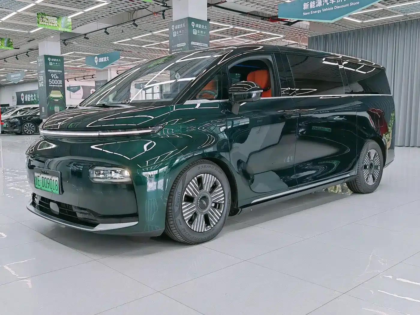 Wingzhen L380 2024 Model, 140-degree, 6-seater, 4WD Ultra — миниатюра 1