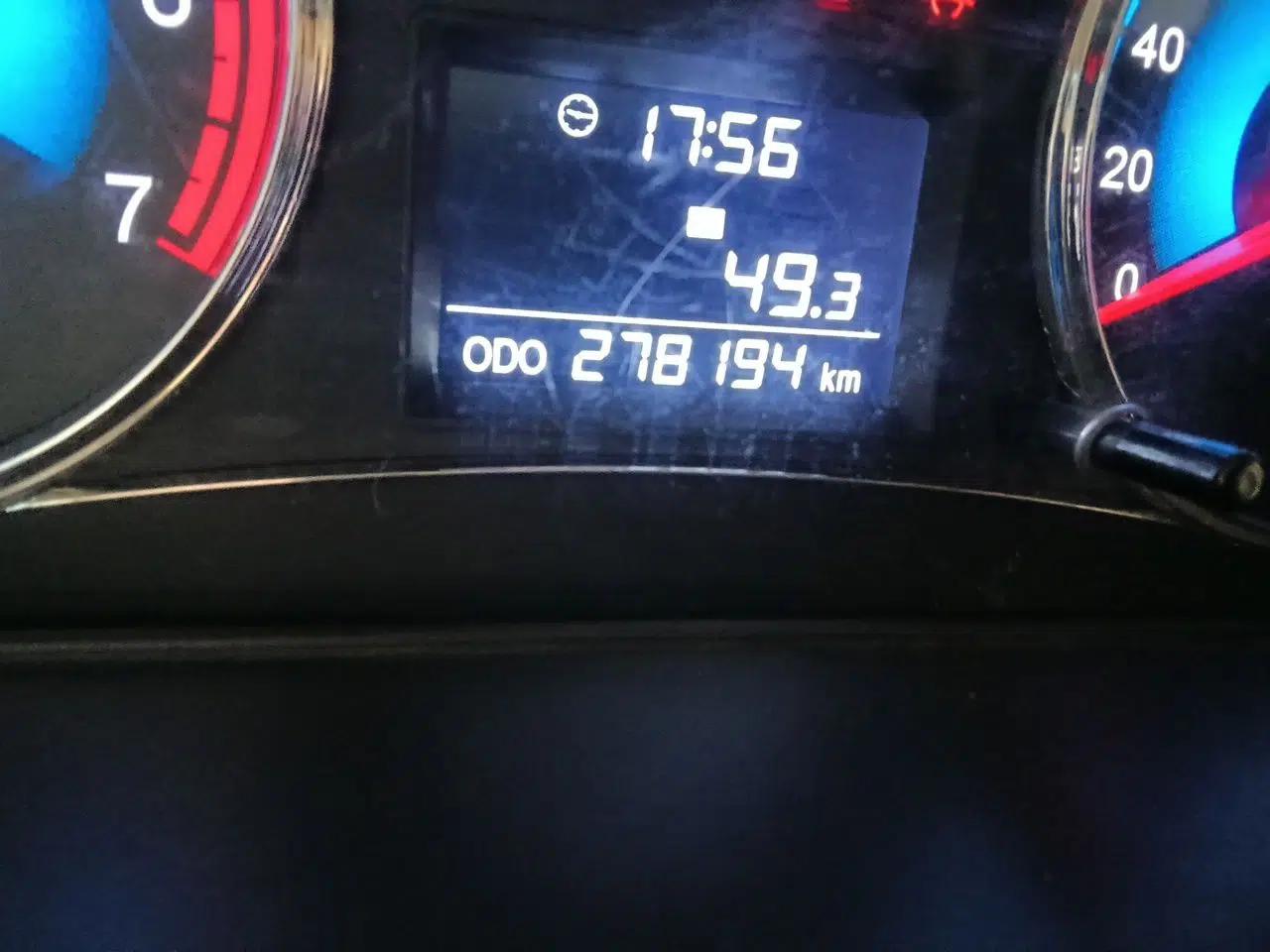 Dongfeng Fengon 370 2016 1.5L Manual Luxury 7-Seater — миниатюра 12
